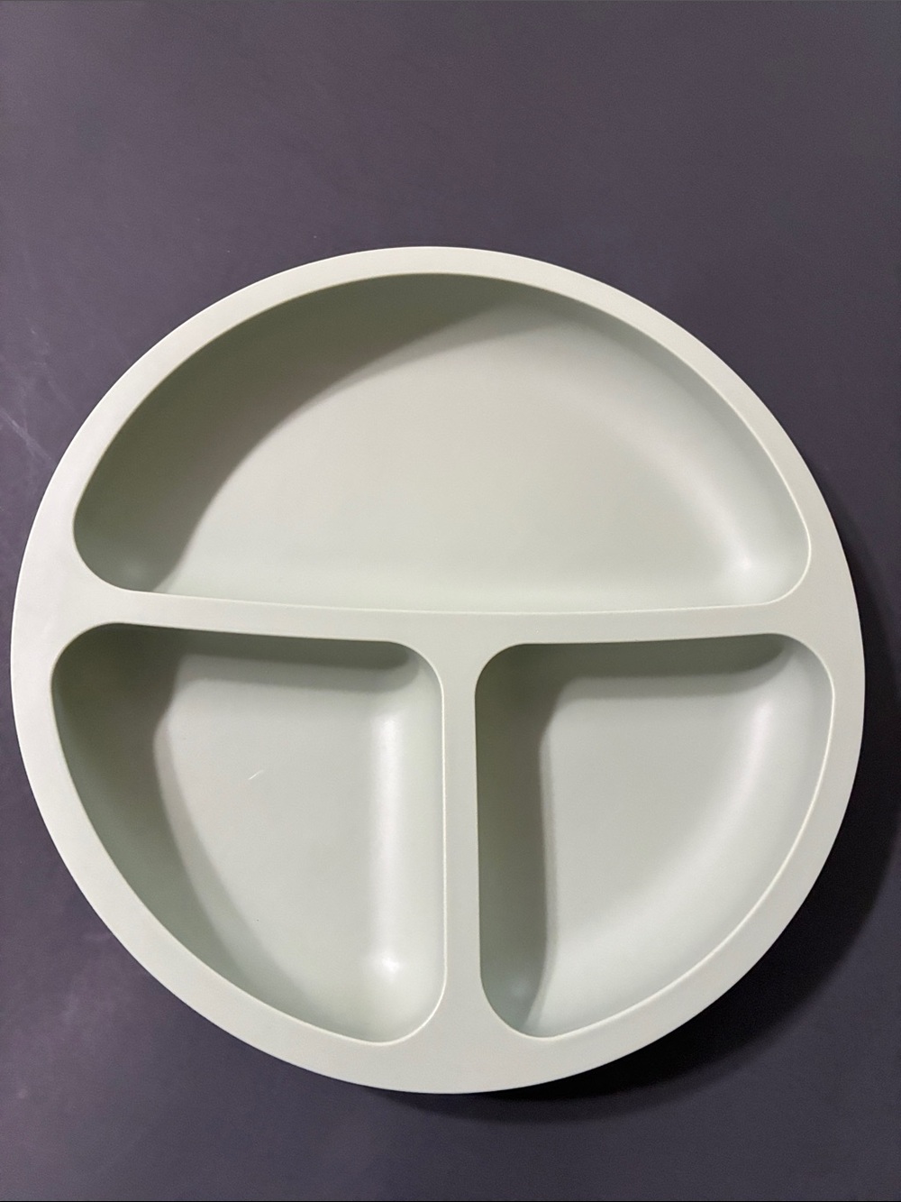 Wee Sprout - 3 SILICONE PLATES ( babies/toddlers) - Picture 3 of 9